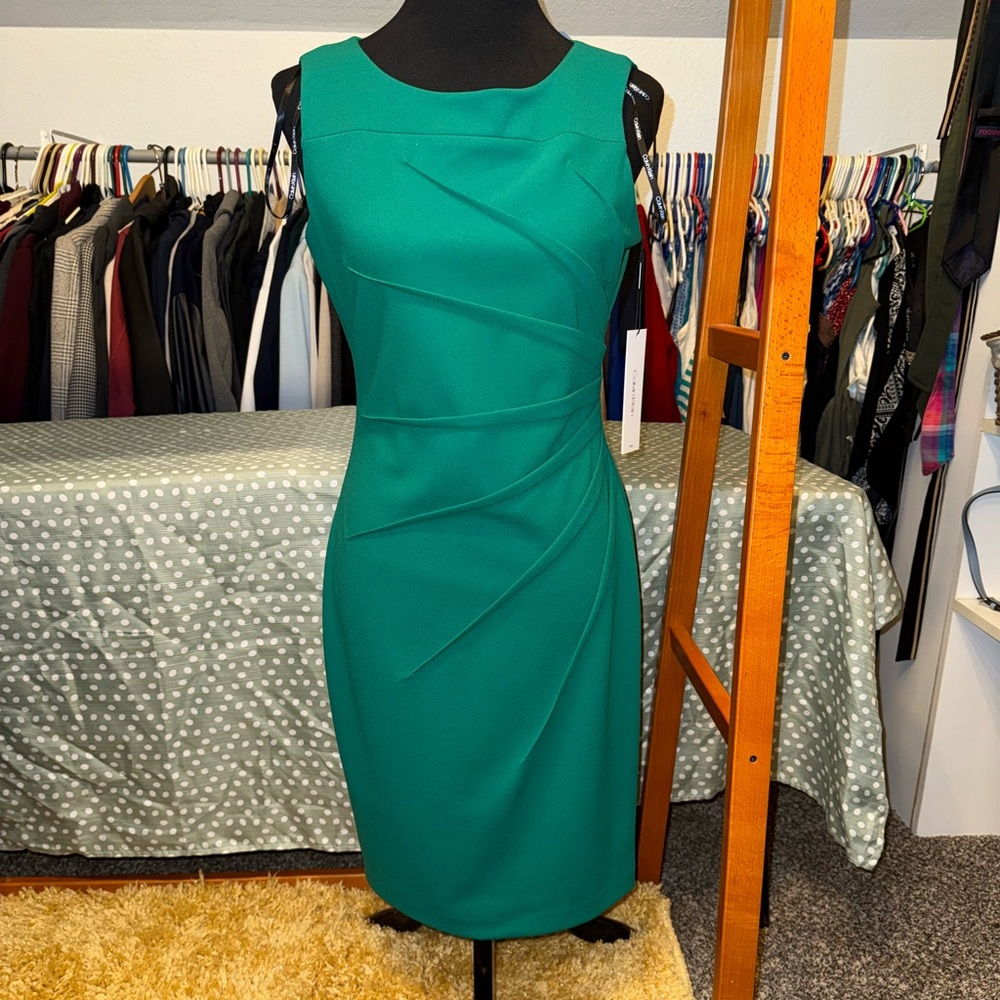 Elegant Calvin Klein Green Sleeveless Dress